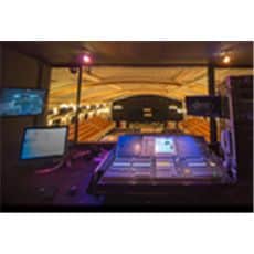 Yamaha CL5 digital mixing system di De Montfort Hall, Leicester, Inggris