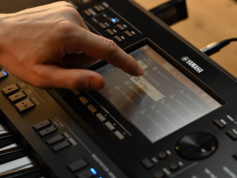 Mengoperasikan layar sentuh Yamaha Arranger Workstation PSR-SX720+