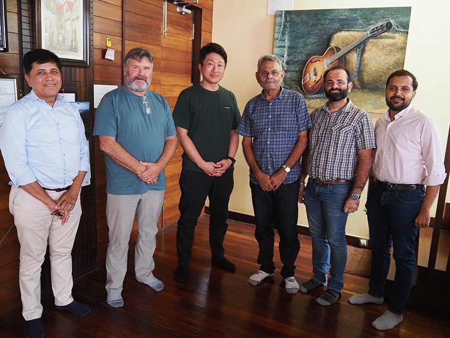 Para anggota Yamaha dan Overseas Traders