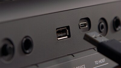 Gambar fitur PSR-E483: Konektivitas & Output