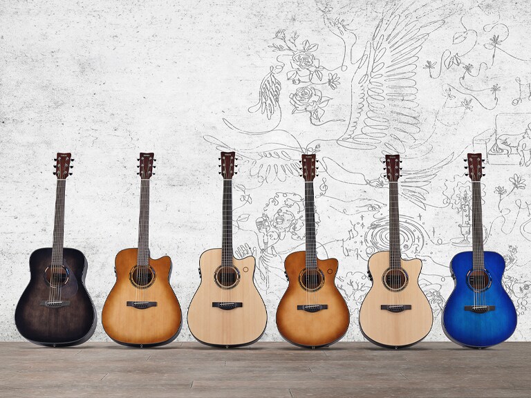 Jajaran lengkap gitar TransAcoustic generasi kedua ditampilkan bersama dalam satu barisan.