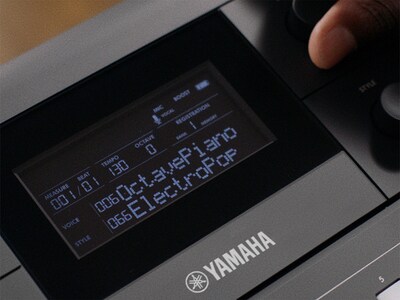 Gambar fitur PSR-E483: layar tengah