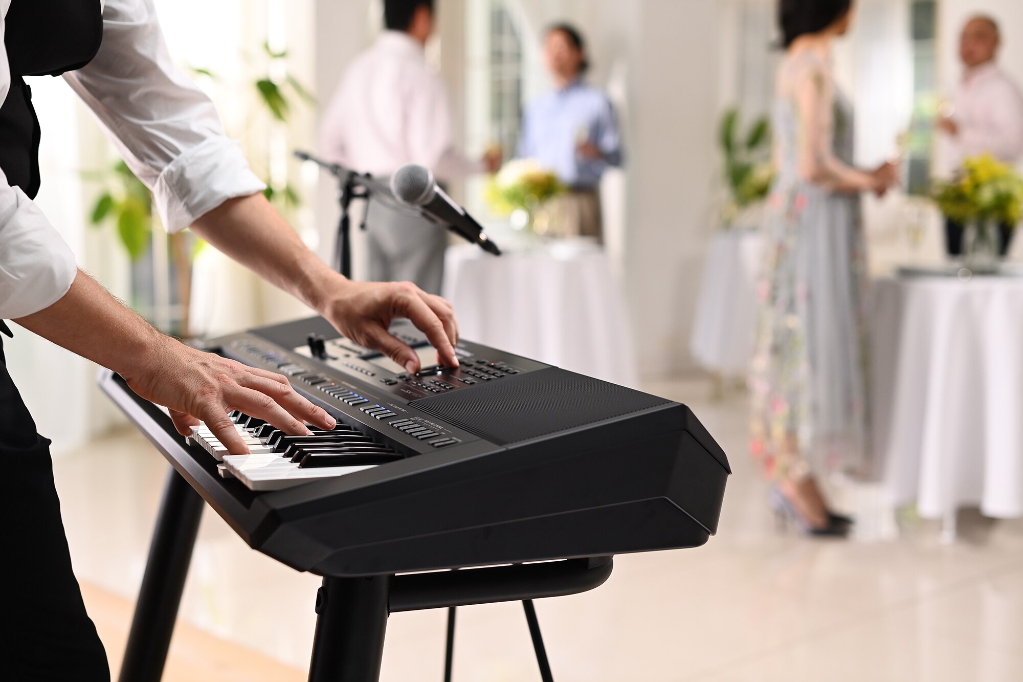 Yamaha Arranger Workstation PSR-SX720+ yang sedang dimainkan di venue pesta
