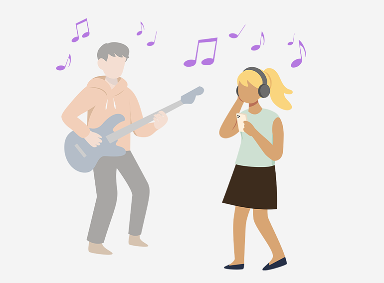 Seorang wanita menikmati untuk mendengarkan frasa setiap instrumen secara saksama sambil menyesuaikan volumenya di aplikasi latihan musik Extrack