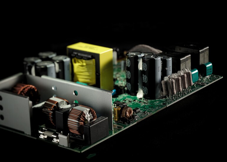 6 - Amplifier Berdaya Tinggi Kelas-D 2000 W