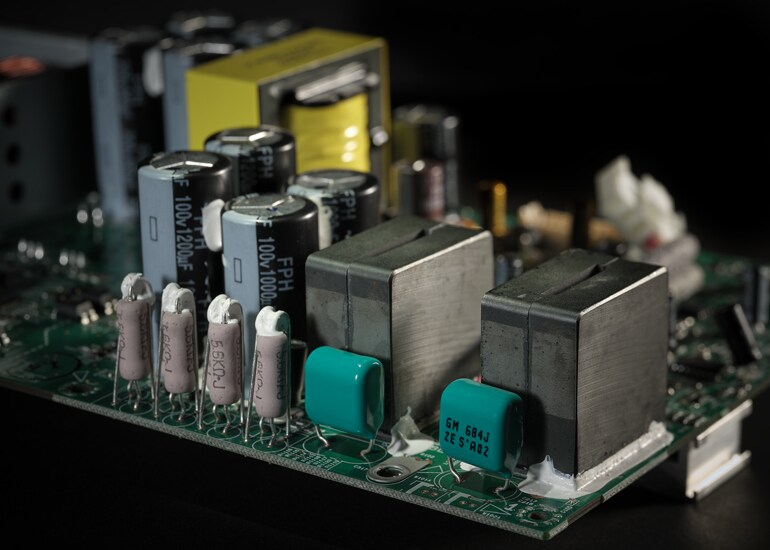 6 - Amplifier Berdaya Tinggi Kelas-D 2500 W