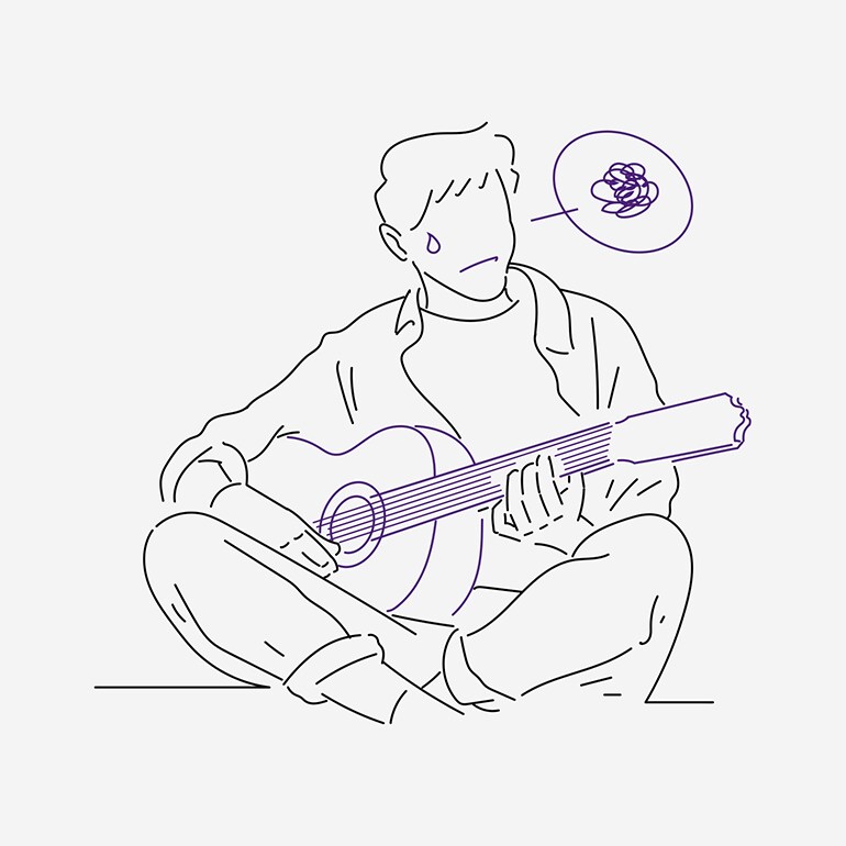 Seorang pria yang kesulitan berlatih gitar