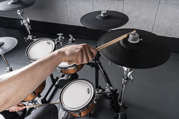 Mereproduksi kerja cymbal secara detail
