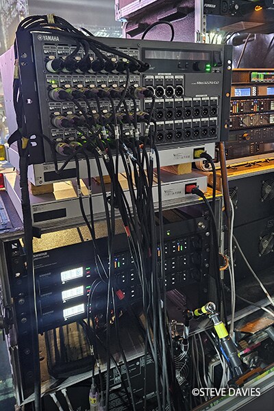 Yamaha Rio3224-D2 audio I/O rack yang terpasang sebagai bagian dari sistem tata suara live untuk The Experience 2025 di Lagos, Nigeria.